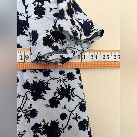 LANE BRYANT Button down Ditsy Floral Blue Short Sleeve Top Blouse plus size 12 - Picture 4 of 6